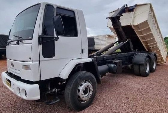 Caminhao-Roll-On-Ford-Cargo-6332E-Ano-2011-DESTAQ