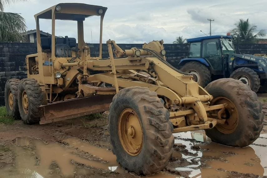 Motoniveladora-Caterpillar-120B-Ano-1988-destaque